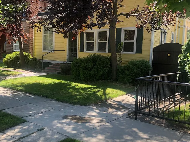 1207 W Washington St — Photo 1