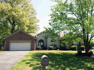 216 Hillwood Cir, Hopkinsville, KY 42240