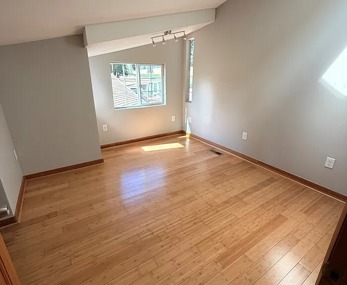 720 NE 34th Pl — Photo 12