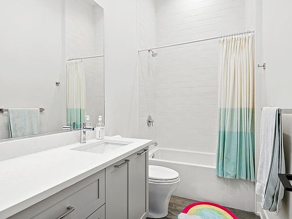 3rd image of 1544 N Wieland St #1