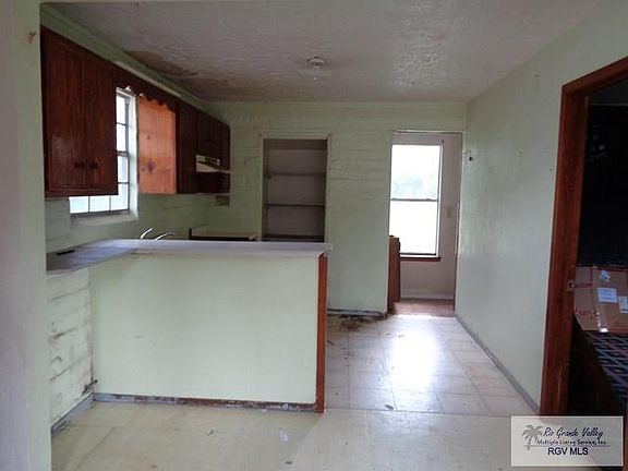 3rd image of 36 E Hawthorne St