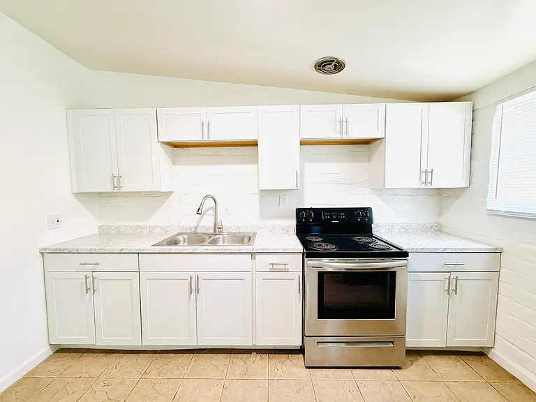 The Derby Apartments — Photo 18
