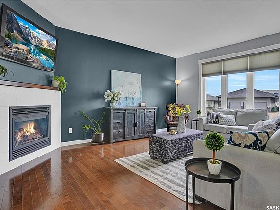 4th image of 121 Everton CRESCENT