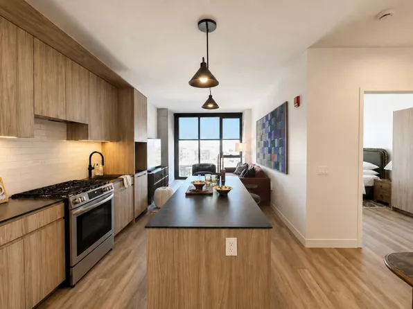 1352 W Lake St, Chicago, IL