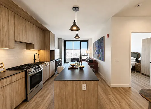1352 W Lake St #1404 Photo 1