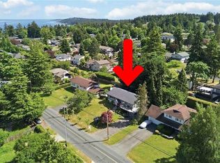 1909 Ferndale Rd, Saanich, BC V8N 2Y4