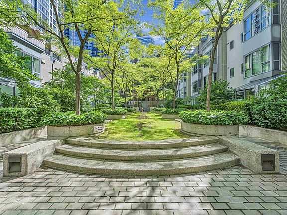 4th image of 1238 Melville St #1706