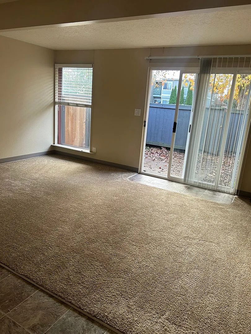 (690) Circle Court - 1 Bedroom / 1 Bathroom — Photo 3