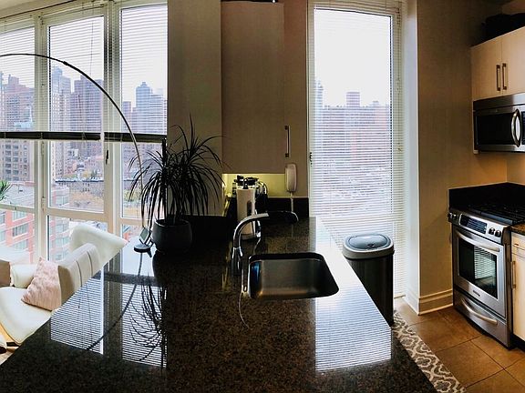 3rd image of 1510 Lexington Ave APT 17C