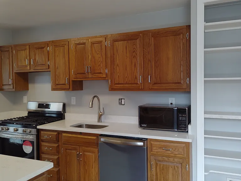 New Stainless Steel Appliances and Granite Countertops!