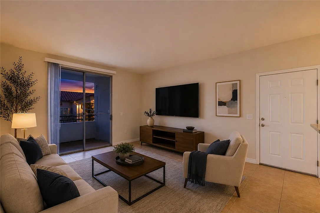 3 bed, 2.0 bath, 1244 sqft, $1,790 — Photo 4