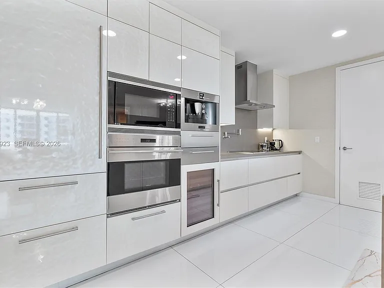 17475 Collins Ave #503 — Photo 30