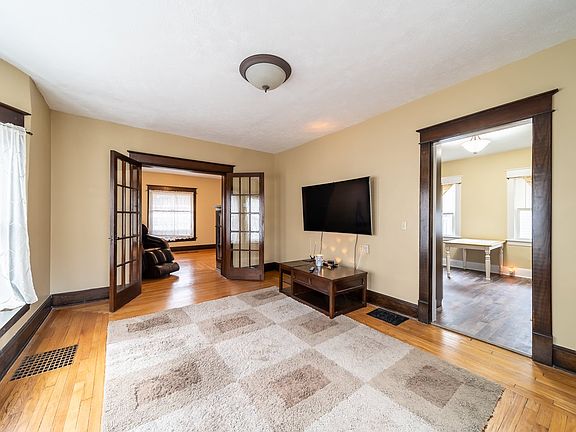 5th image of 205 Tonti St