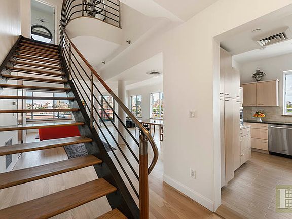 2nd image of 29 Tiffany Pl APT 5
