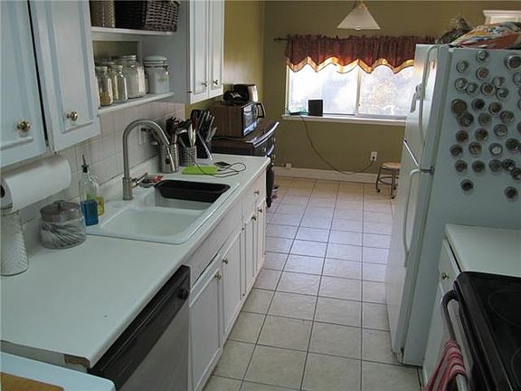 5th image of 1225 Las Palmas Dr