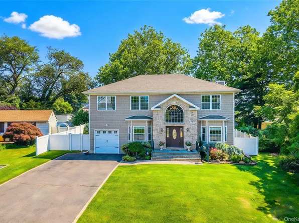 62 Georgia Drive, Syosset, NY 11791