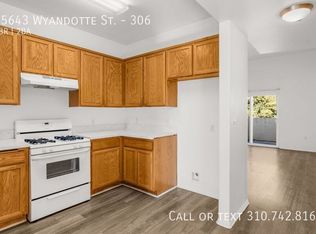 15643 Wyandotte St #306, Van Nuys, CA 91406