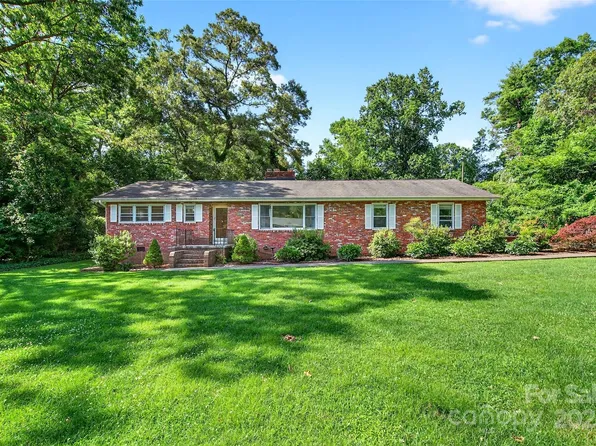 3135 Charlyne Dr, Hendersonville, NC 28792