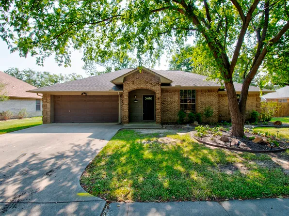 611 S Jefferson St, Pilot Point, TX 76258