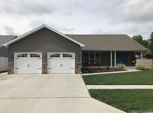 913 N Cherokee St, Taylorville, IL
