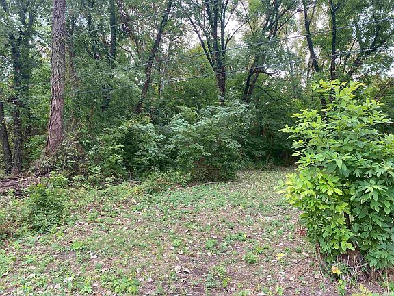 3rd image of 1931 E Diamond Ave