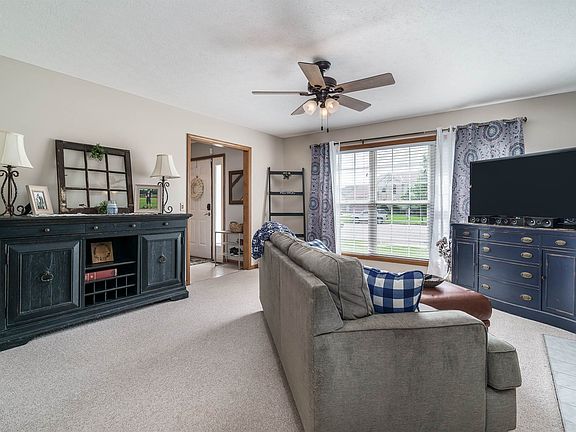 3rd image of 2043 Cottonwood Ct