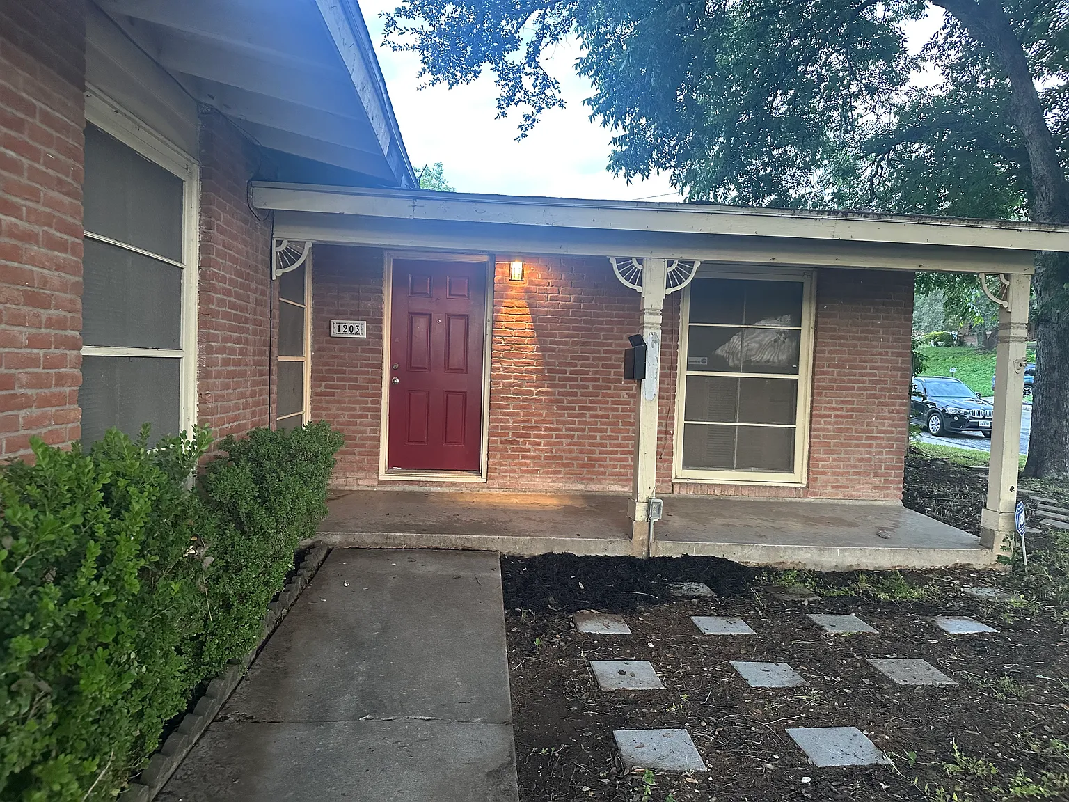 4 bed, 1610 sqft, $2,200 — Photo 2