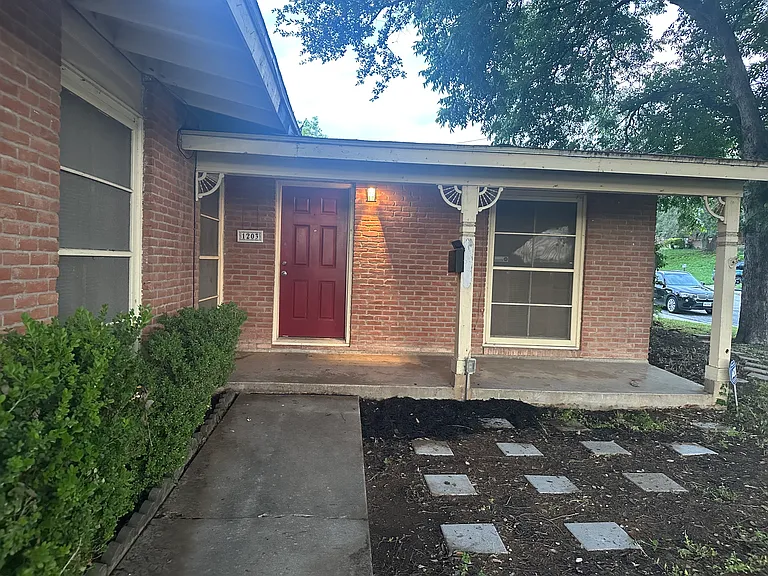 1203 Arroya Vista Dr — Photo 2