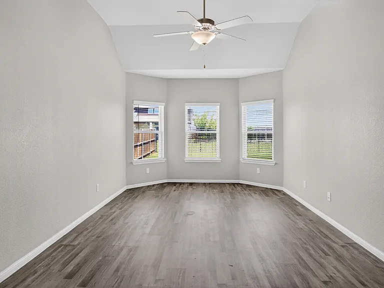 5913 Pensby Dr — Photo 32