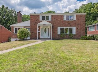 215 McKenzie Dr, Pittsburgh, PA