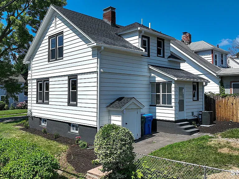 3 bed, 1347 sqft, $3,500 — Photo 3