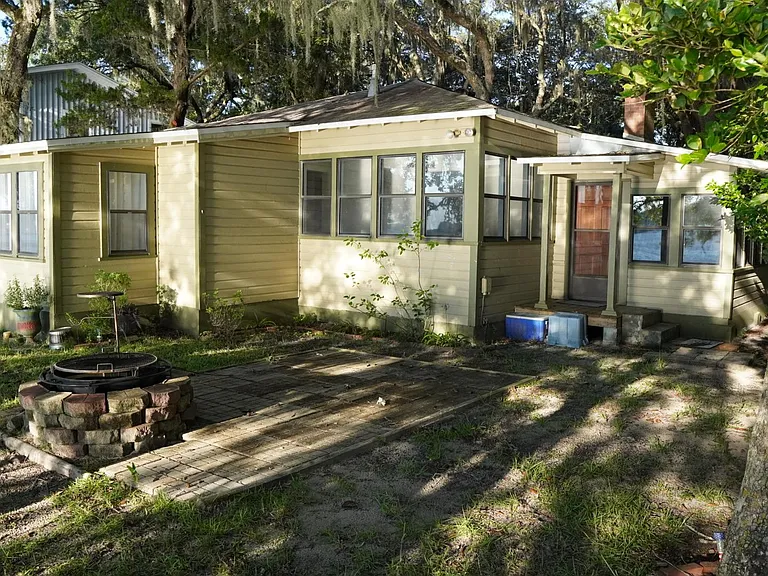 Christy Dr — Photo 25