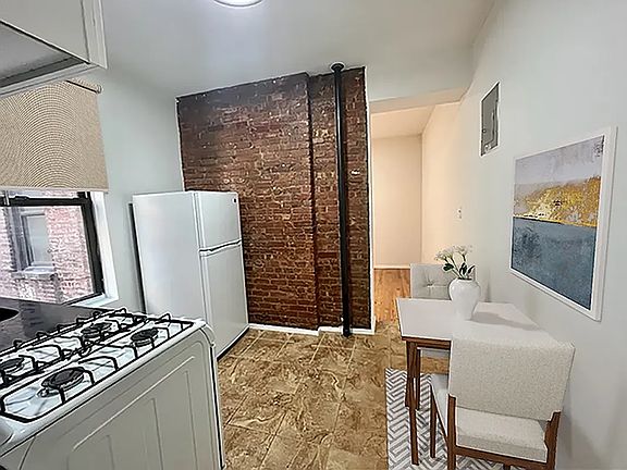 2nd image of 325 E 21st St APT 15