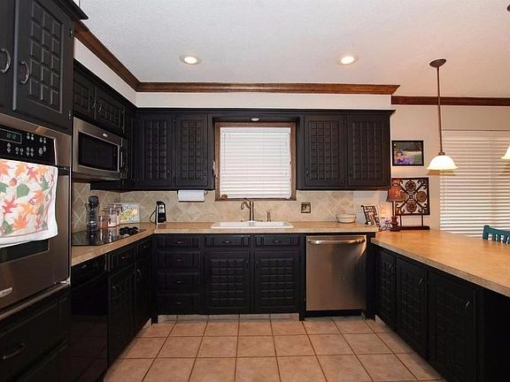 5th image of 212 Sandalwood Ln