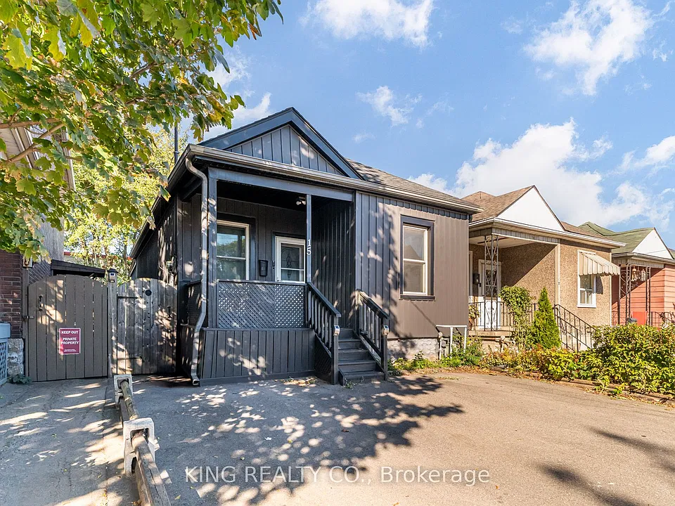 15 Dickson St