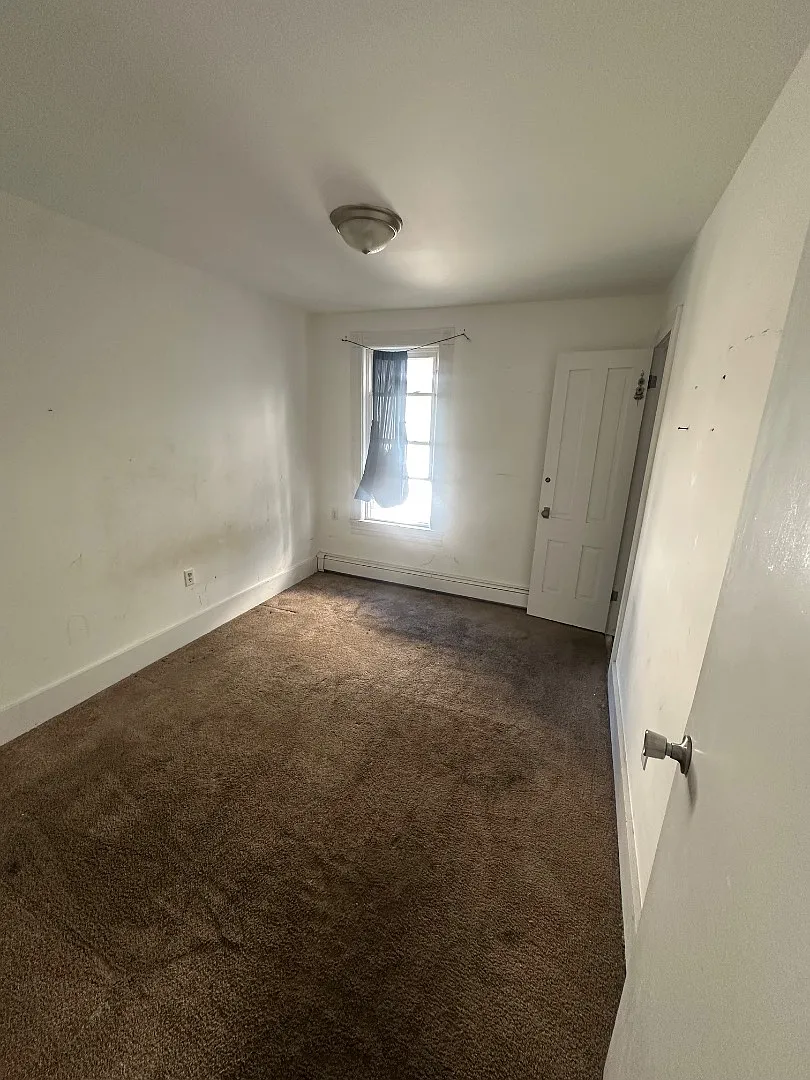 49 Broad St - 49 Broad St Downstairs — Photo 4