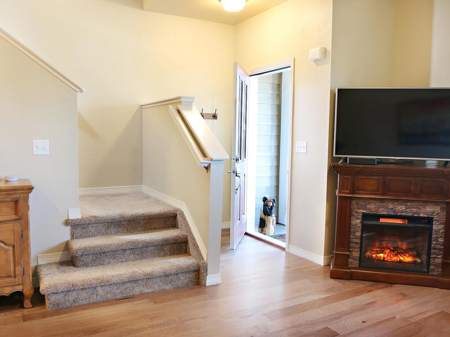 3 bed, 2.5 bath, 1564 sqft, $2,950 — Photo 2