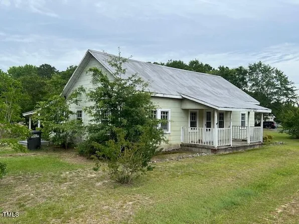 104 Chic Ennis Rd, Coats, NC 27521