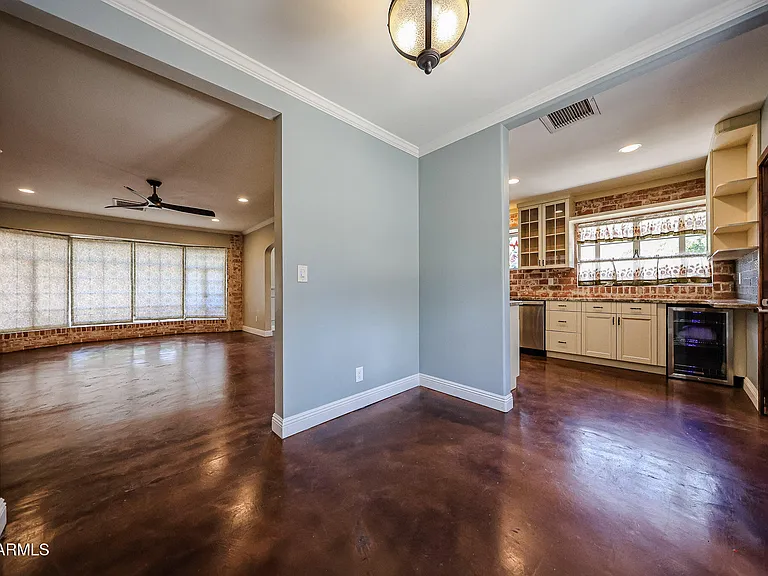 1317 W Holly St — Photo 21
