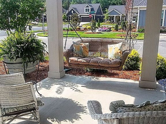 Porch to Clubhouse View