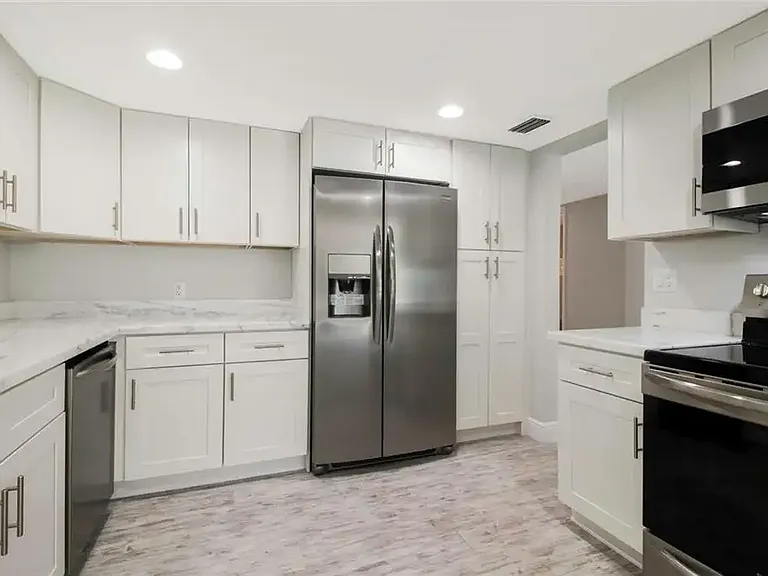 2505 Bay Dr — Photo 6
