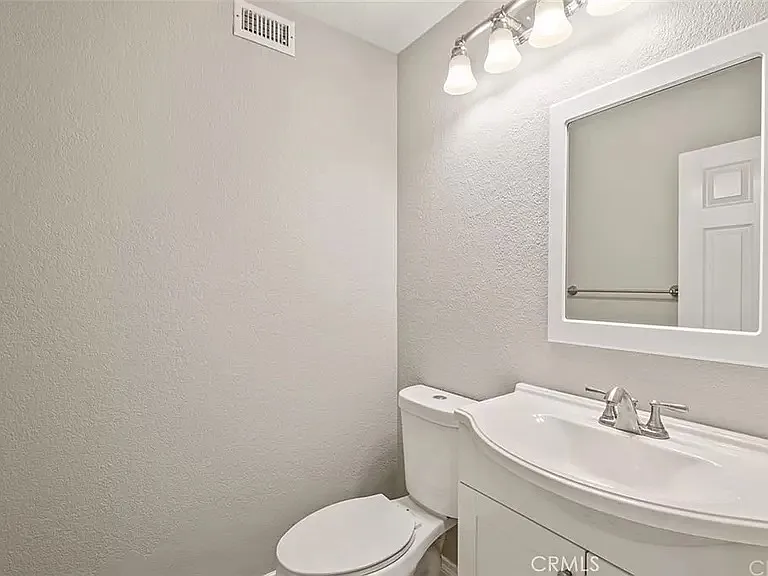 1565 Honeywood Ct — Photo 17