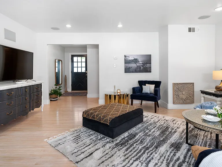 2035 El Prado St — Photo 13