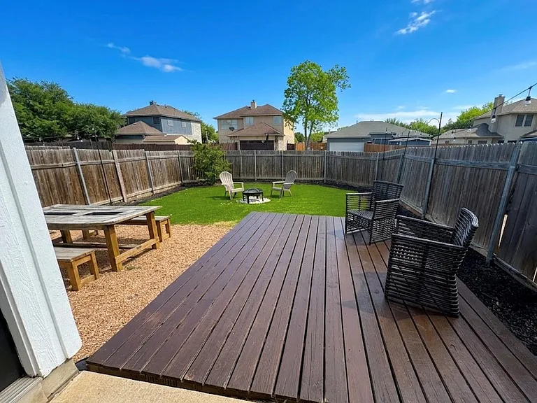1101 Disraeli Cir — Photo 2