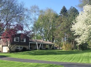 S23W26238 Canterbury Ln, Waukesha, WI 53188