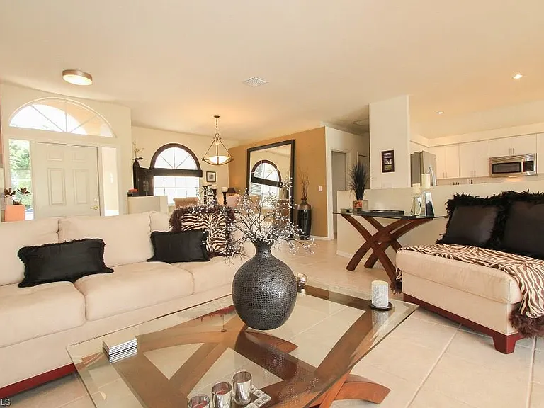 26343 Clarkston Dr — Photo 3