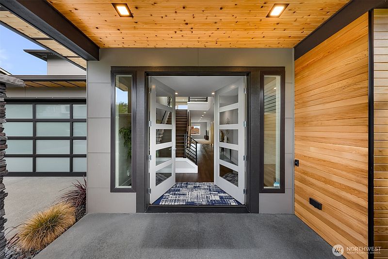 4th image of 4620 Seahurst Avenue