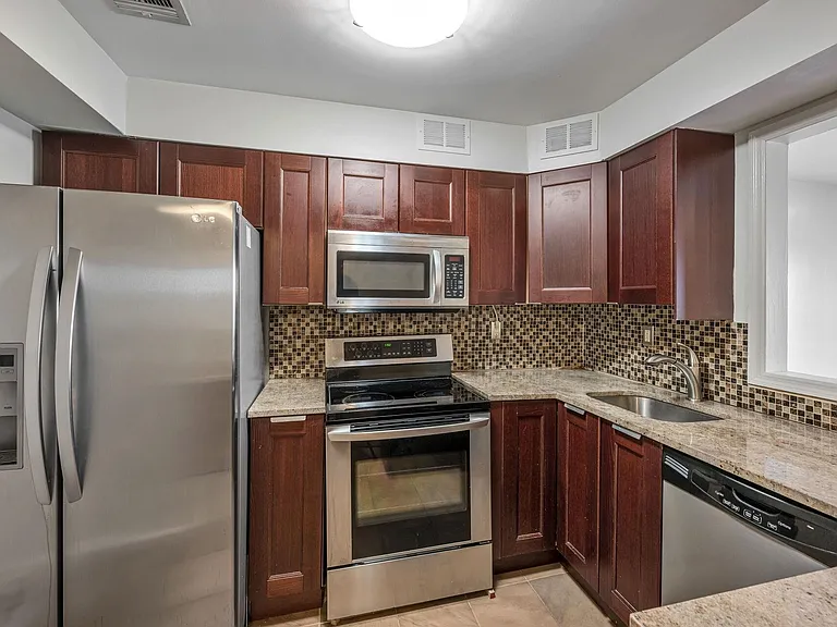 6409 Liberty Ave #I1 — Photo 15