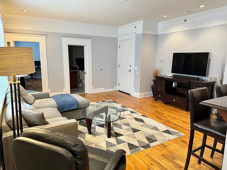 259 14th St NE #204 — Photo 5
