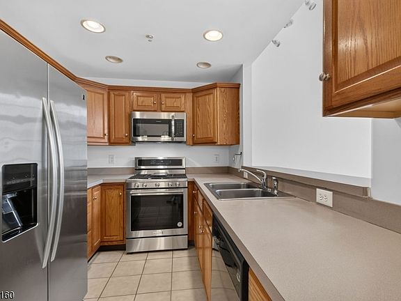 5th image of 506 Donato Cir